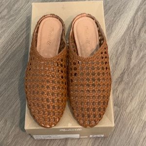 Madewell “Caned Leather Mule” in English saddle 9